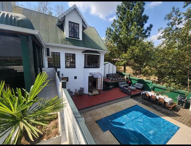 5 BEDROOM TOWNHOUSE FOR SALE IN VAALVIEW